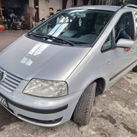 Volkswagen Sharan 2.8 бензин АКПП 2004 Пробег 225000